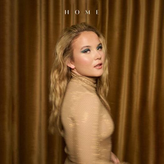 Emma Steinbakken / Home