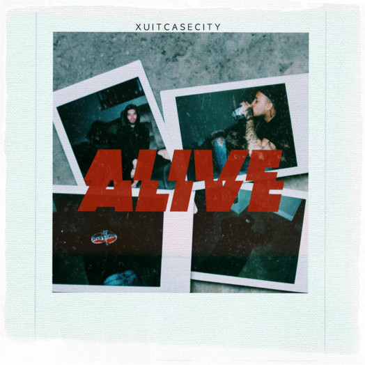 Xuitcasecity / Alive